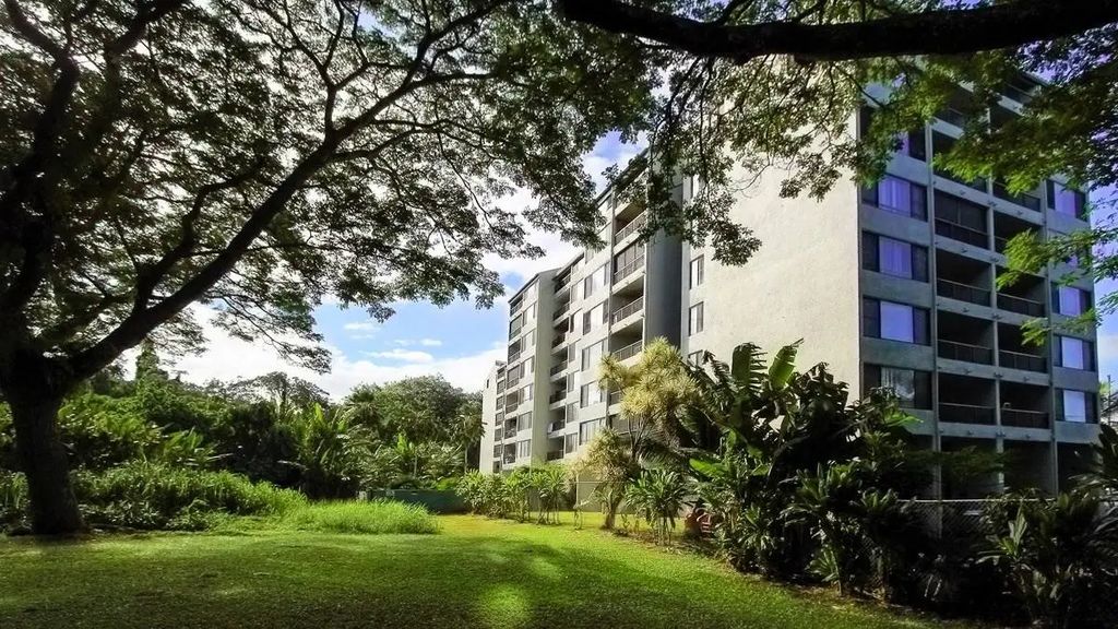 1875 Kalanianaole St 504, Hilo