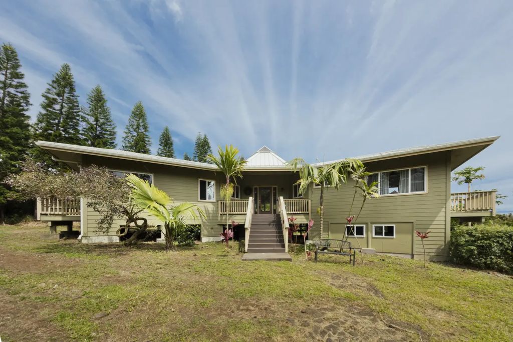 96-2264 Paulele St, Pahala
