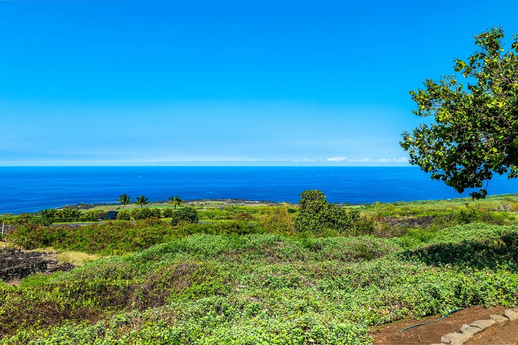 81-566 Kaiue St, Kealakekua