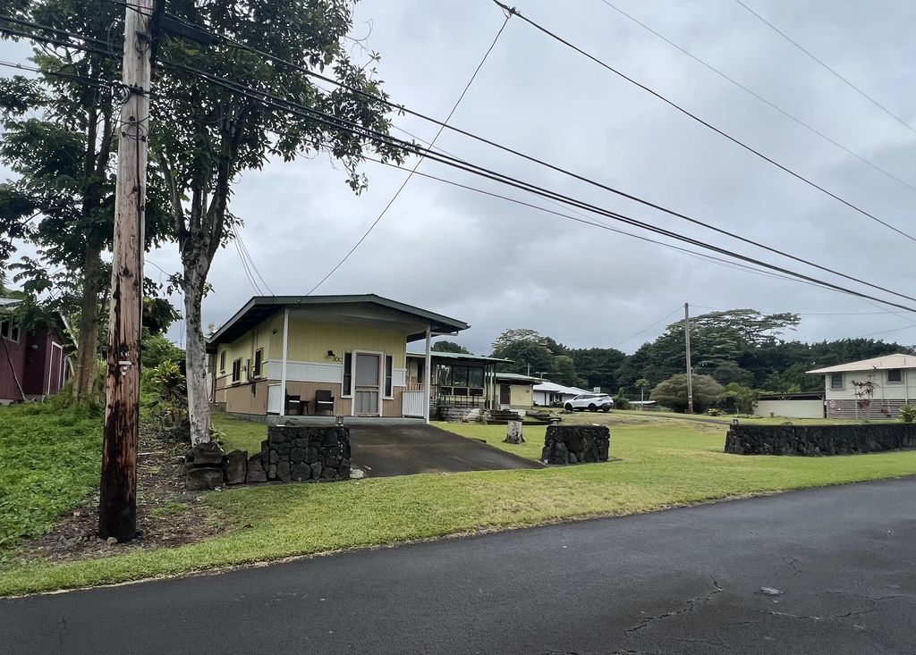 30 Kanoelani St 2, Hilo
