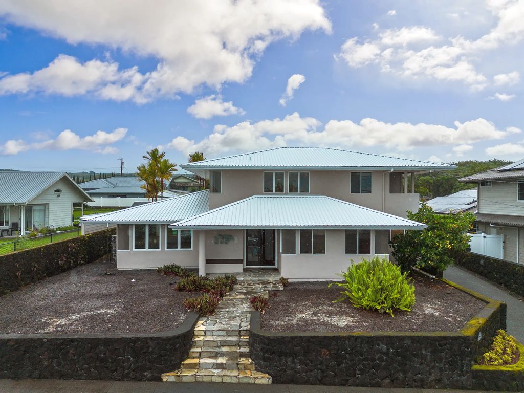 862 Hoolaulea St, Hilo