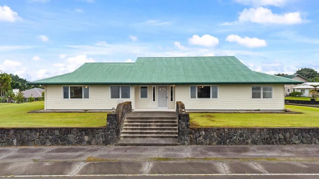 121 Maka Hinu St, Hilo