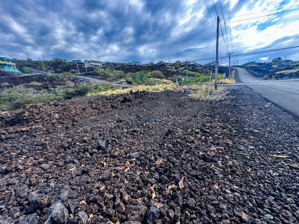 Ewalu Ave, Captain Cook