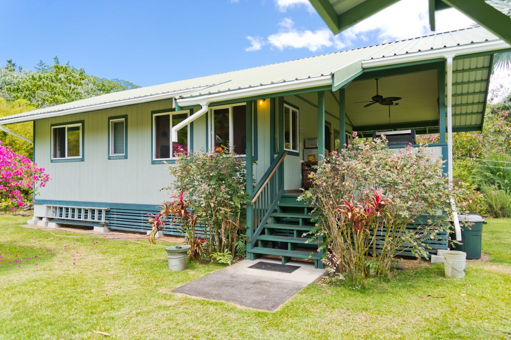 15-2021 11th Ave, Keaau