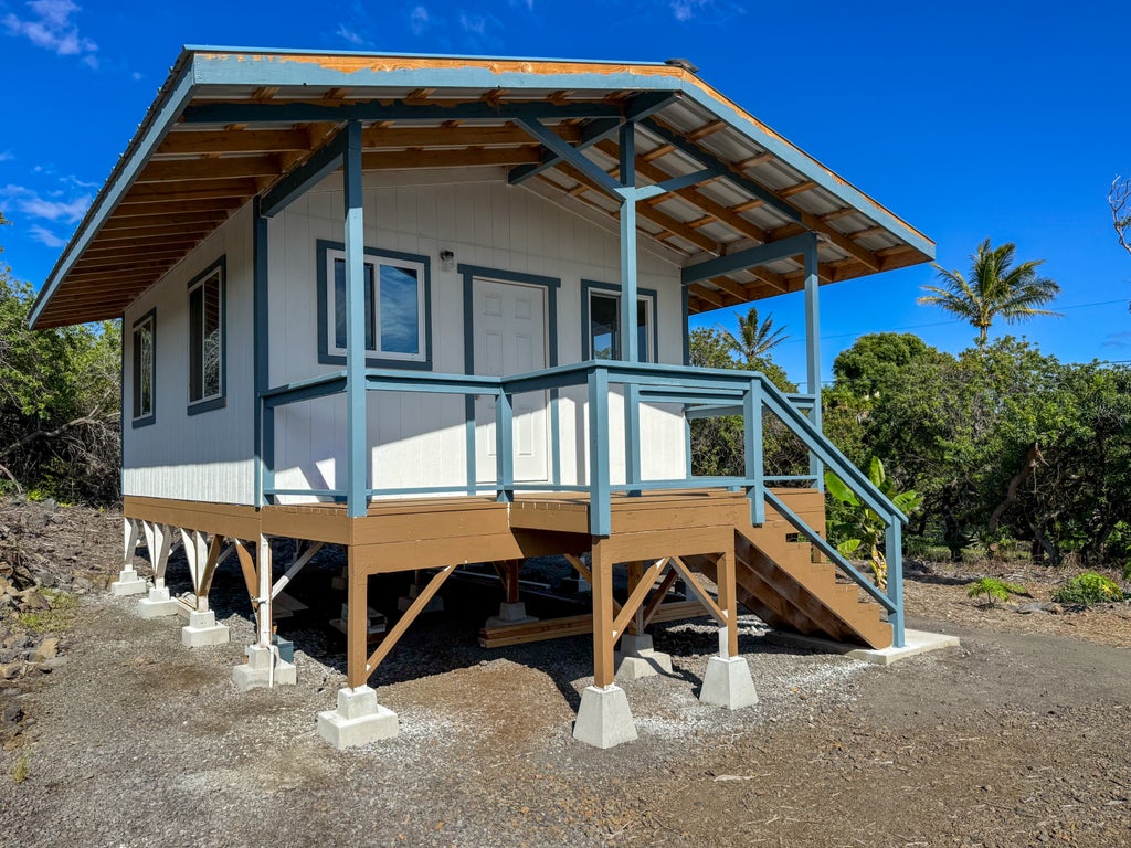 94-6410 Holowai St, Naalehu