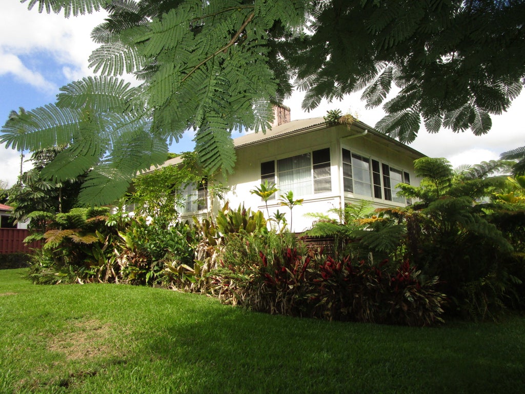 1494 Waianuenue Ave, Hilo
