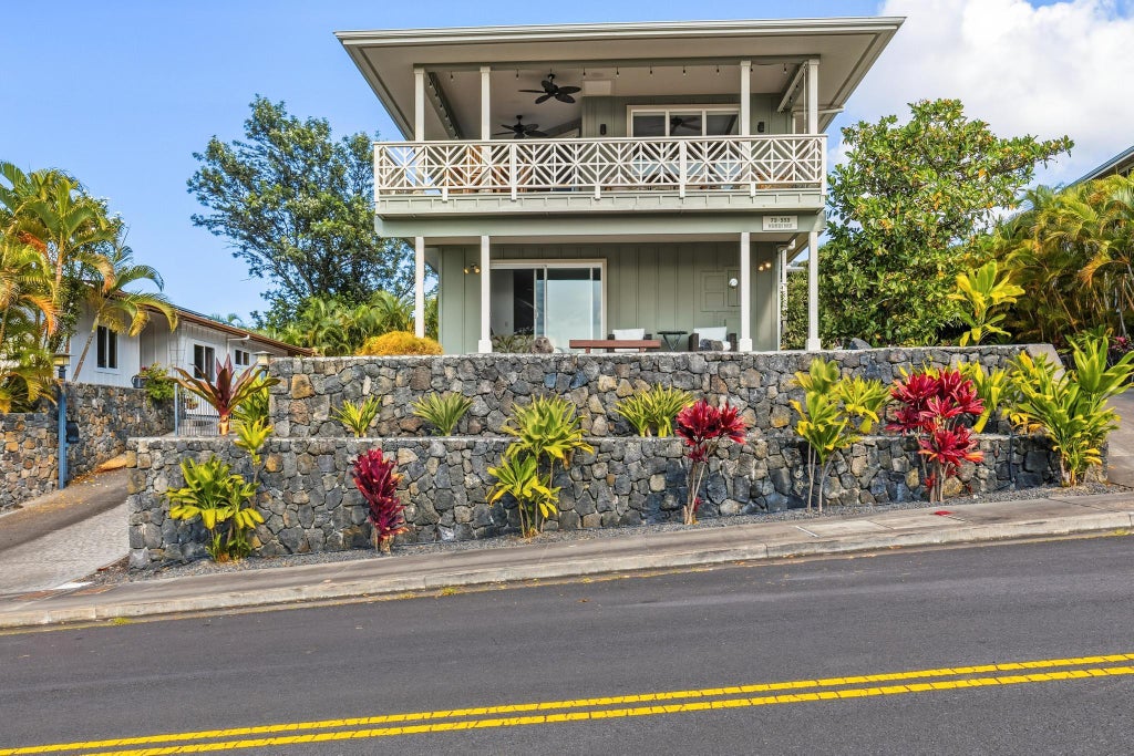 73-993 Kukuinui St, Kailua-Kona