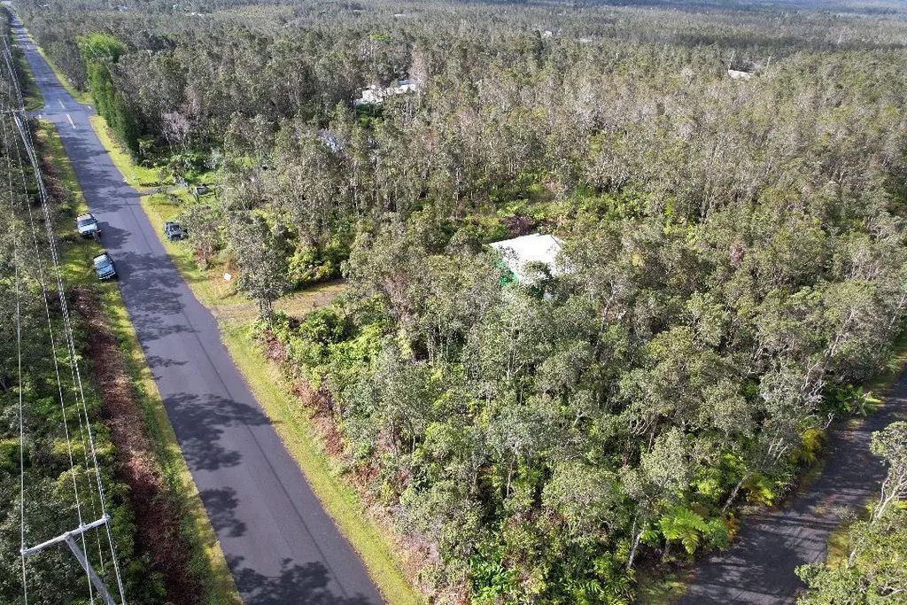 Alii Anela St, Volcano