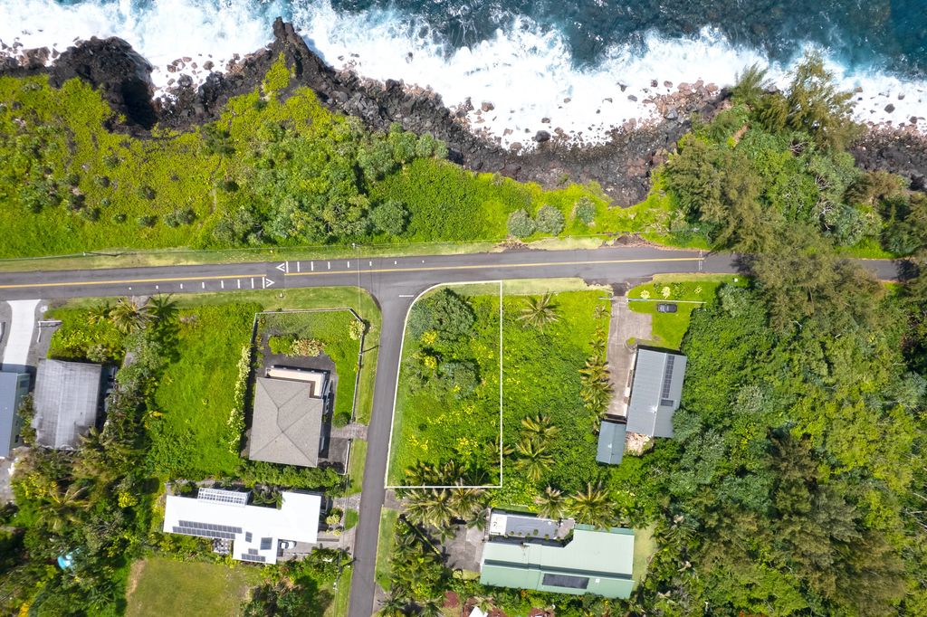 Papio St, Pahoa