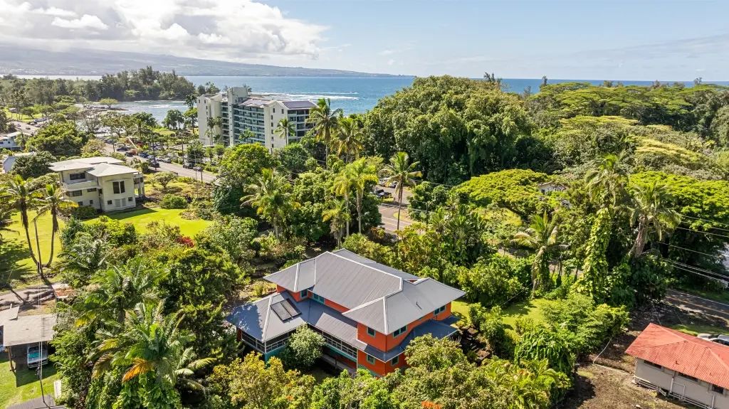 1896 Kalanianaole St, Hilo