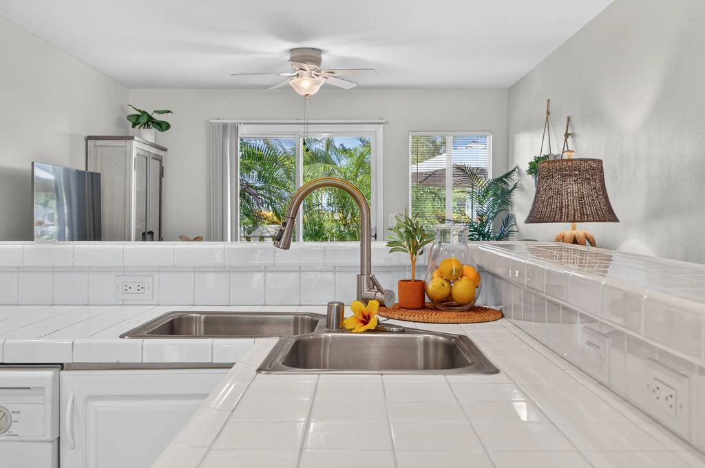 75-6081 Alii Dr Bb104, Kailua Kona