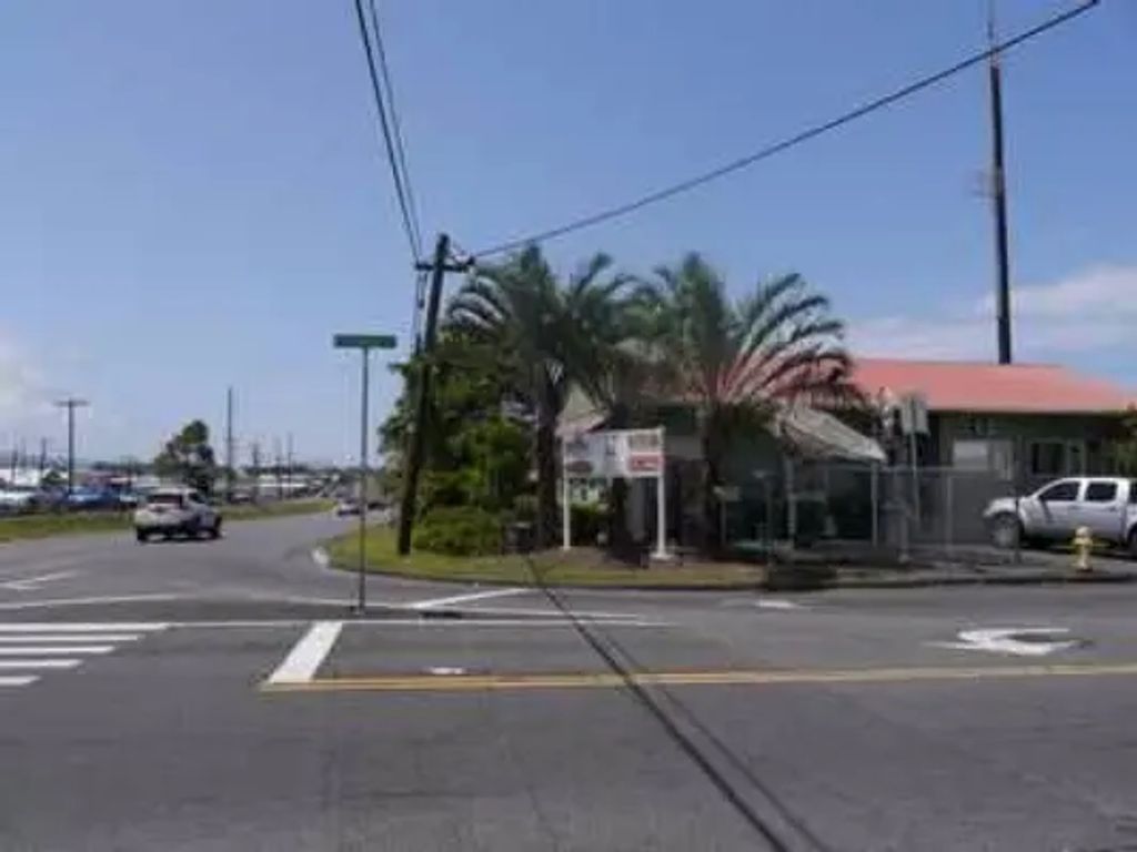 913 Kanoelehua Ave, Hilo