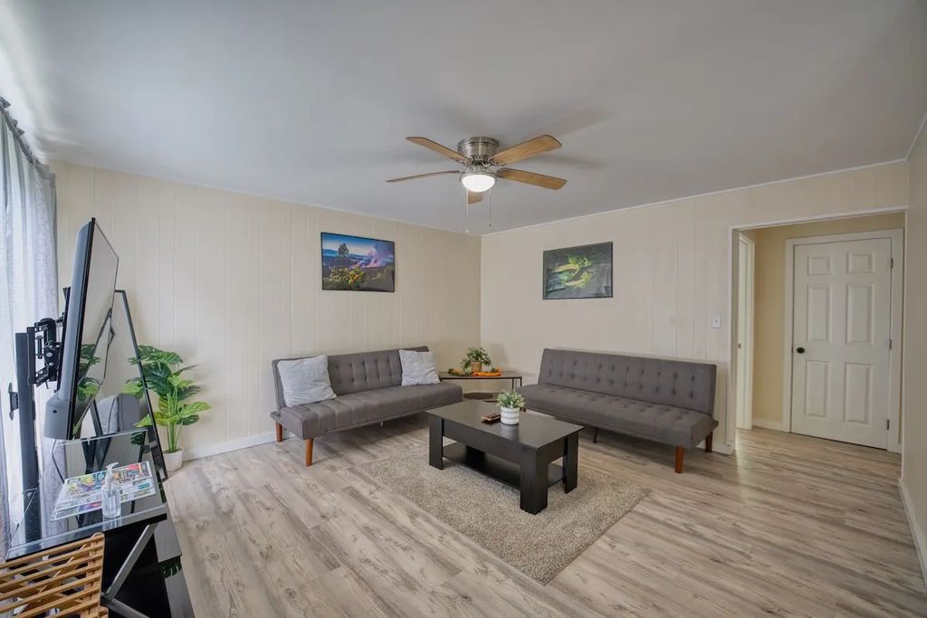 485 Waianuenue Ave 109, Hilo