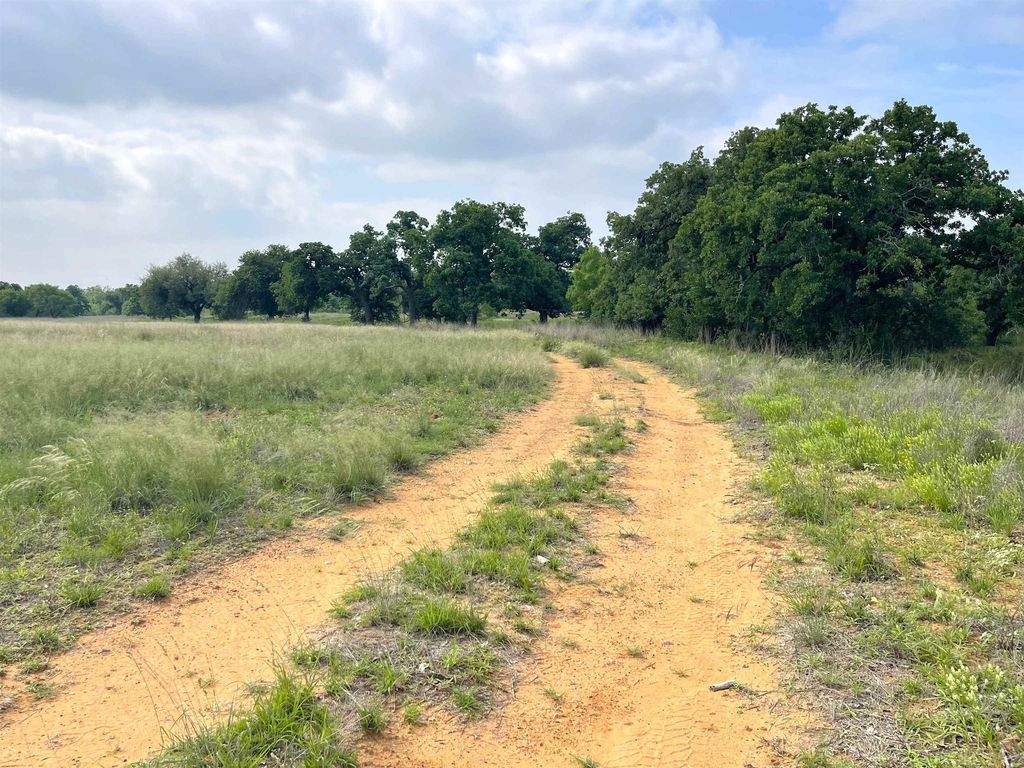 1111 Ranch Road 2768, Llano