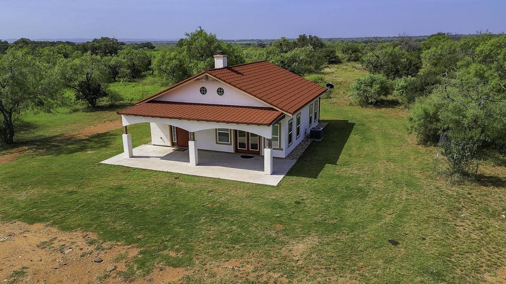 9584 W 71 Highway, Llano