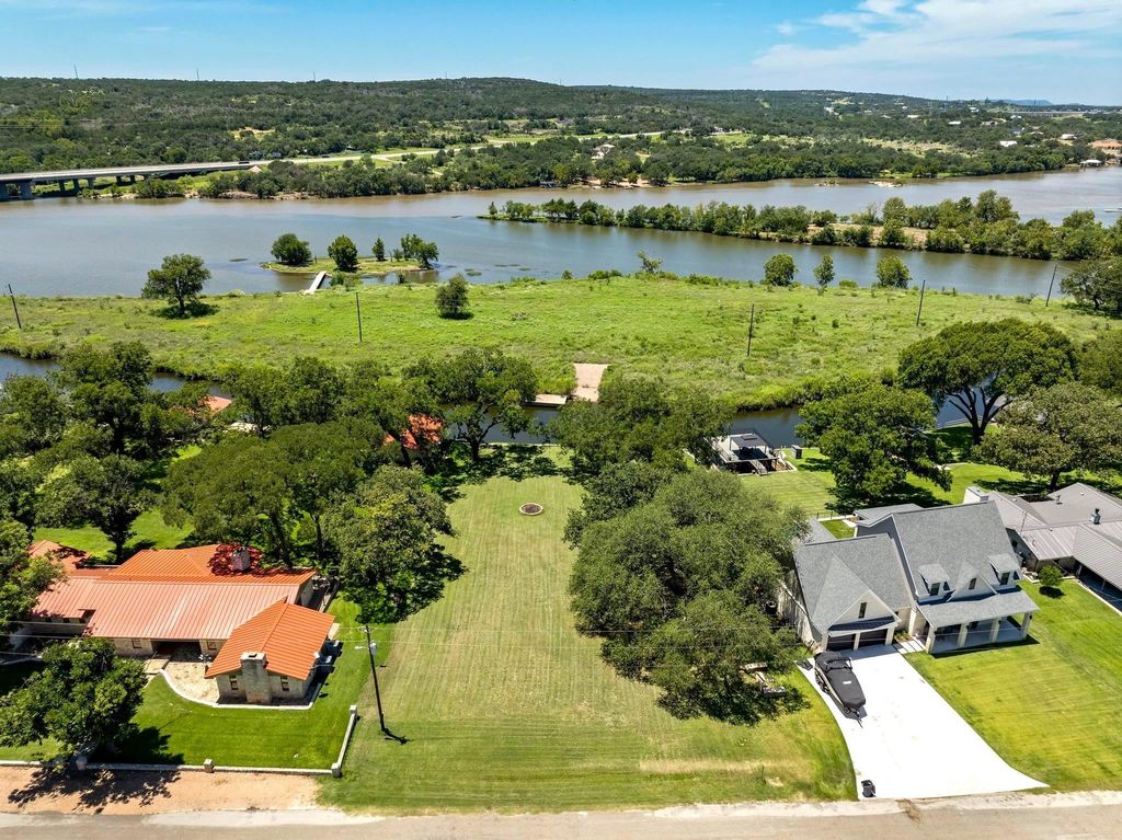 139 County Road 141, Burnet