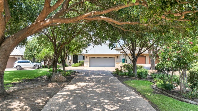 Residential Real Estate for Sale located in the neighborhood of Applehead Islnd, on Lake LBJ in the city of Horseshoe Bay, TX