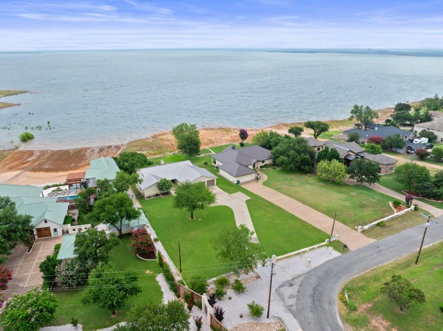 MLS #172438 for Sale at 209 Senisa Dr., on Lake Buchanan in the city of Buchanan Dam, 78609