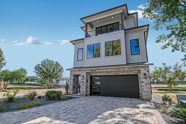 MLS #174143 for Sale at 516 Lake St., on Lake LBJ in the city of Kingsland, 78639