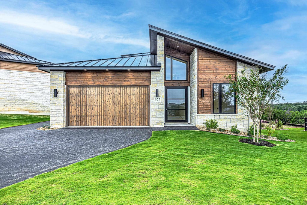 101 Manciano Drive, Horseshoe Bay