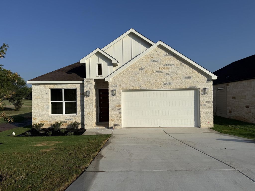 134 Pinehurst, Meadowlakes