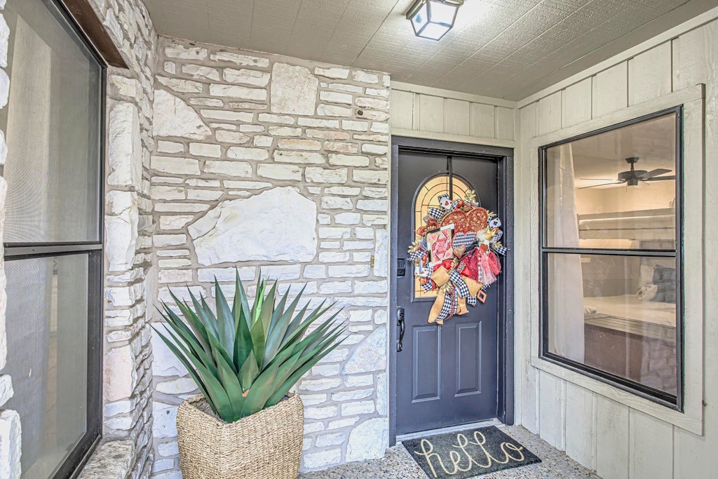 103 Oasis #a Street, Horseshoe Bay