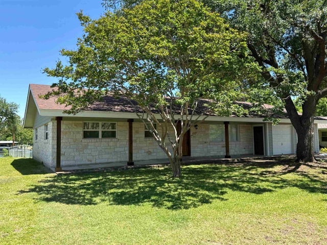 Residential Real Estate for Sale located in the neighborhood of Highland Haven, on Lake LBJ in the city of Highland Haven, TX
