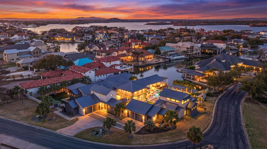 116 Wennmohs Place, Horseshoe Bay