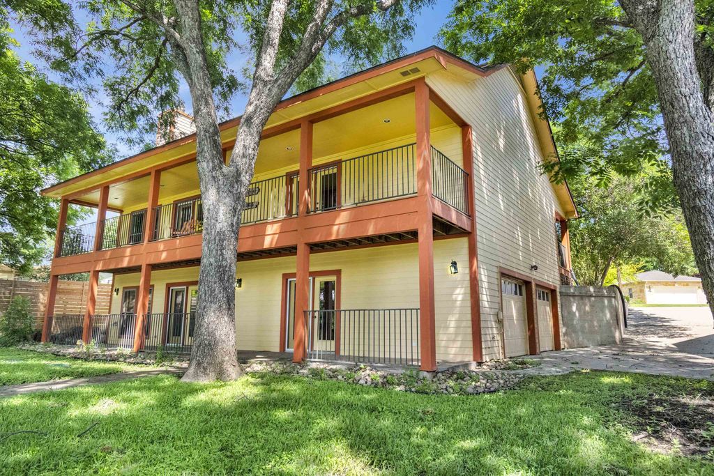 418 County Road 119a, Burnet