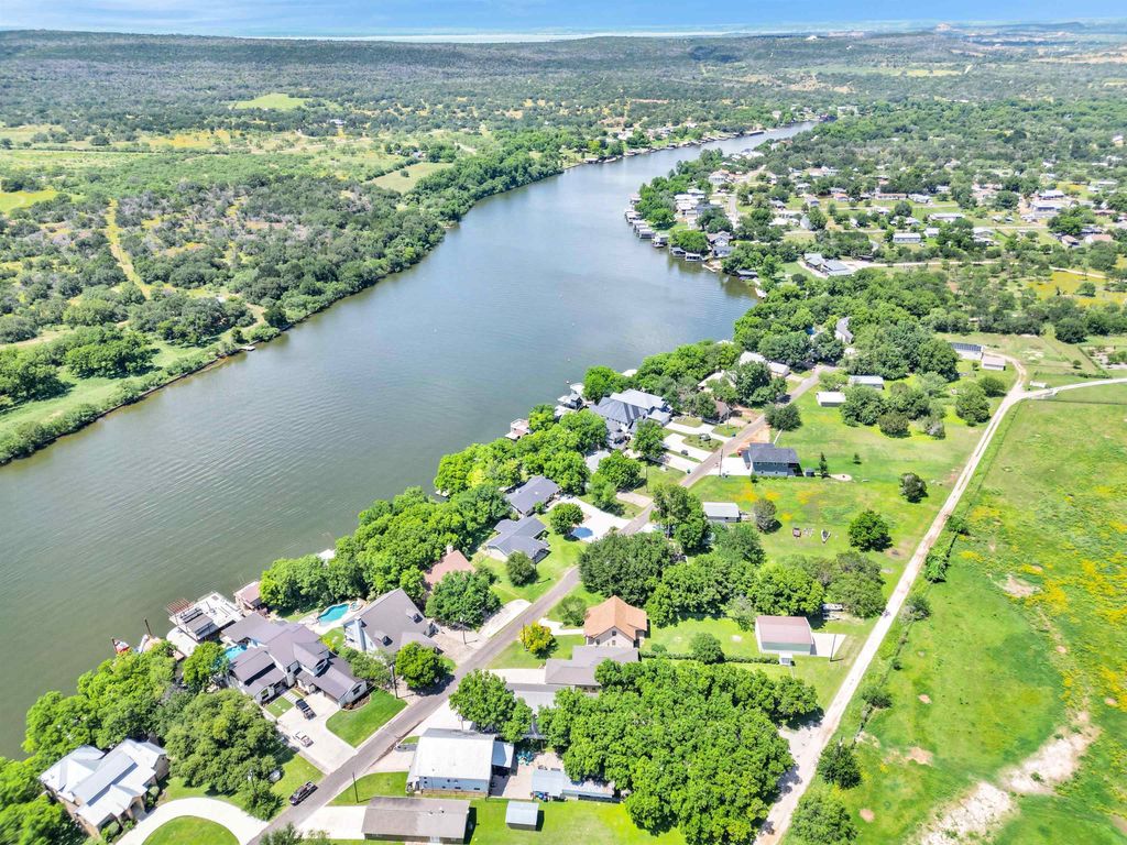 418 County Road 119a, Burnet