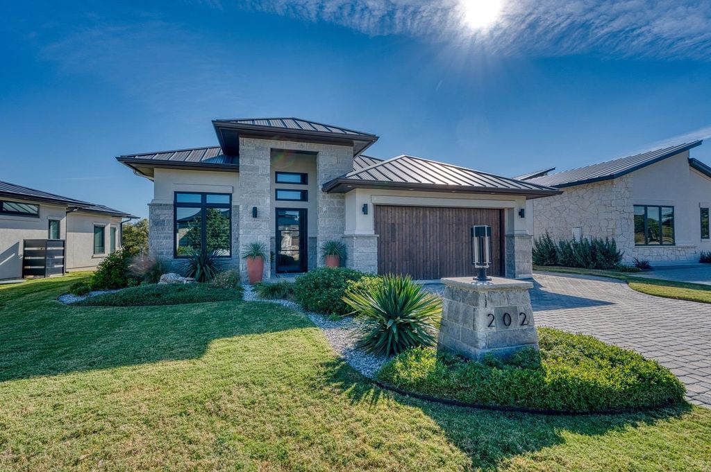 202 Azalea Loop, Horseshoe Bay