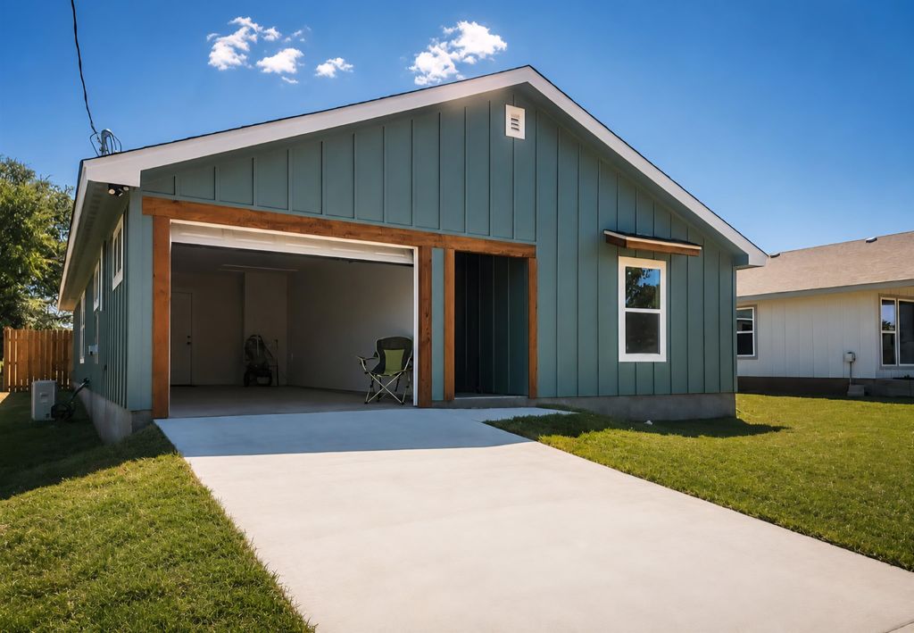 149 W Hickory Street, Granite Shoals