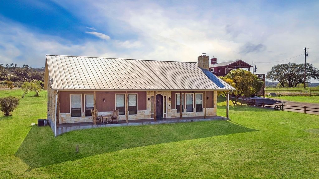 800 Quarter Horse Cir, Kingsland