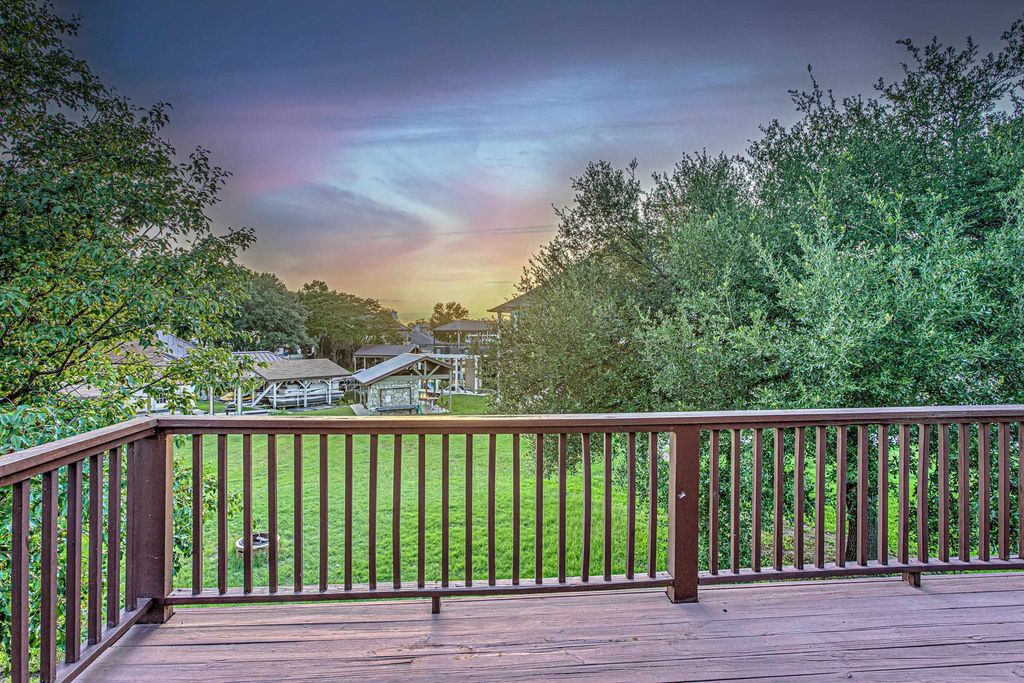 401 Lake Point Drive, Horseshoe Bay Property Listing: MLS® #177868