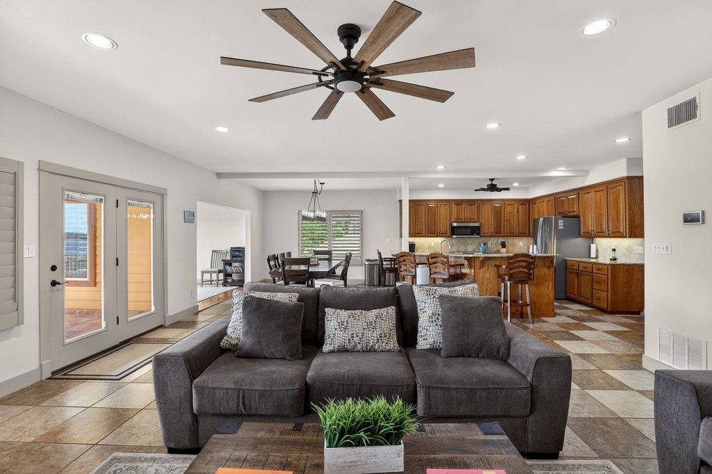 1002 Scenic Loop, Kingsland