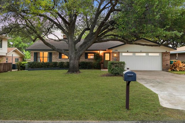 Residential Real Estate for Sale at 206 E Pheasant Rd Road on Lake LBJ - MLS #178181