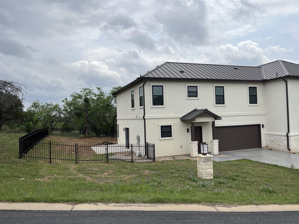 1303 Faultline, Horseshoe Bay