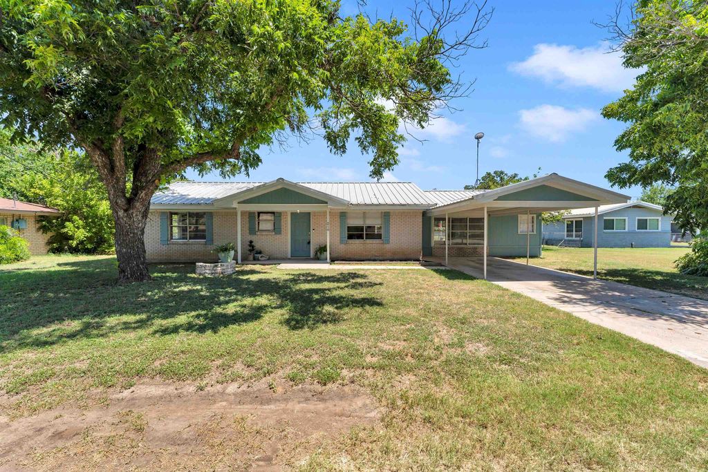 210 Robin Road, Highland Haven