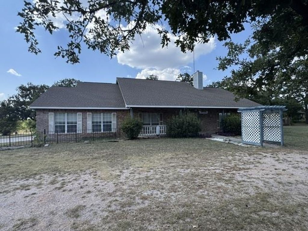 690 Ancient Oaks Drive, Marble Falls