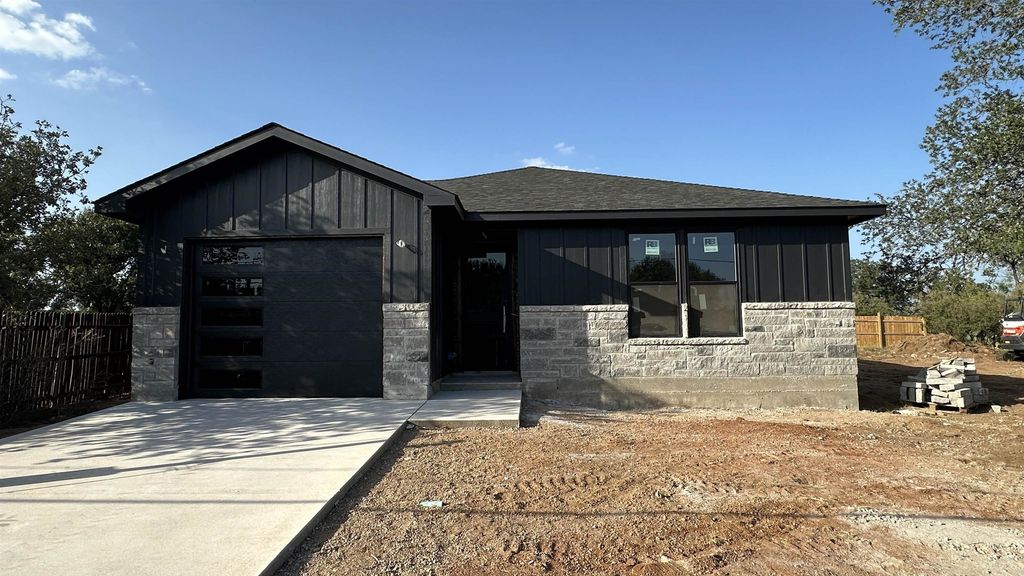126 W Maple Dr, Granite Shoals