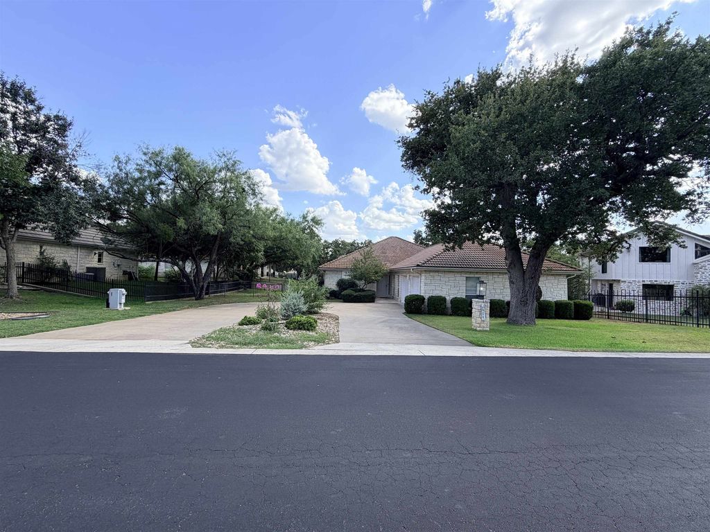 1404 Hi Circle North, Horseshoe Bay