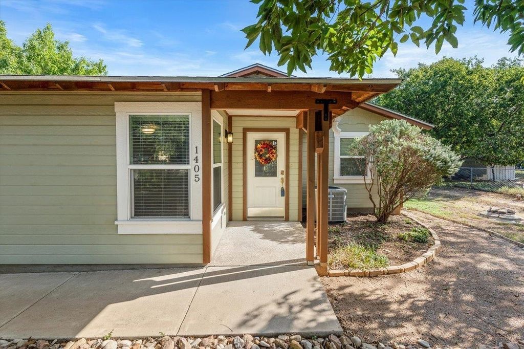 1405 Johnson Street, Marble Falls