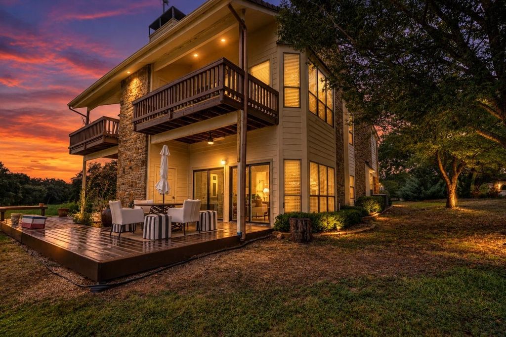 111 Lost Spur, Horseshoe Bay