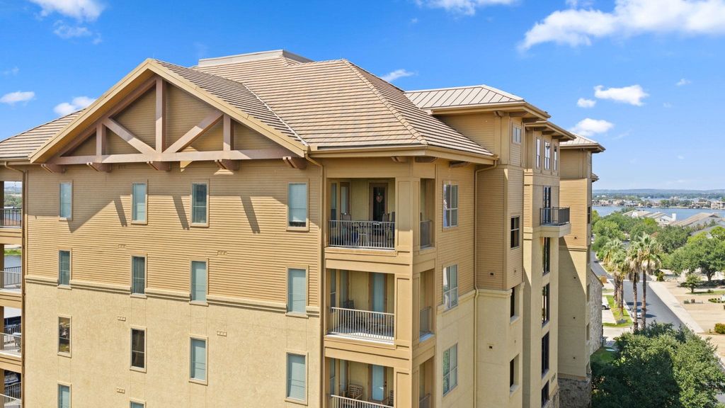 1000 The Cape Rd 66, Horseshoe Bay