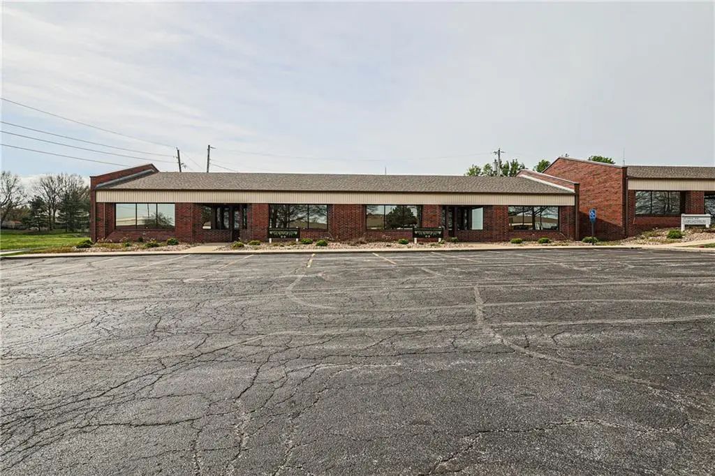 1900 Nw Copper Oaks Circle, Blue Springs