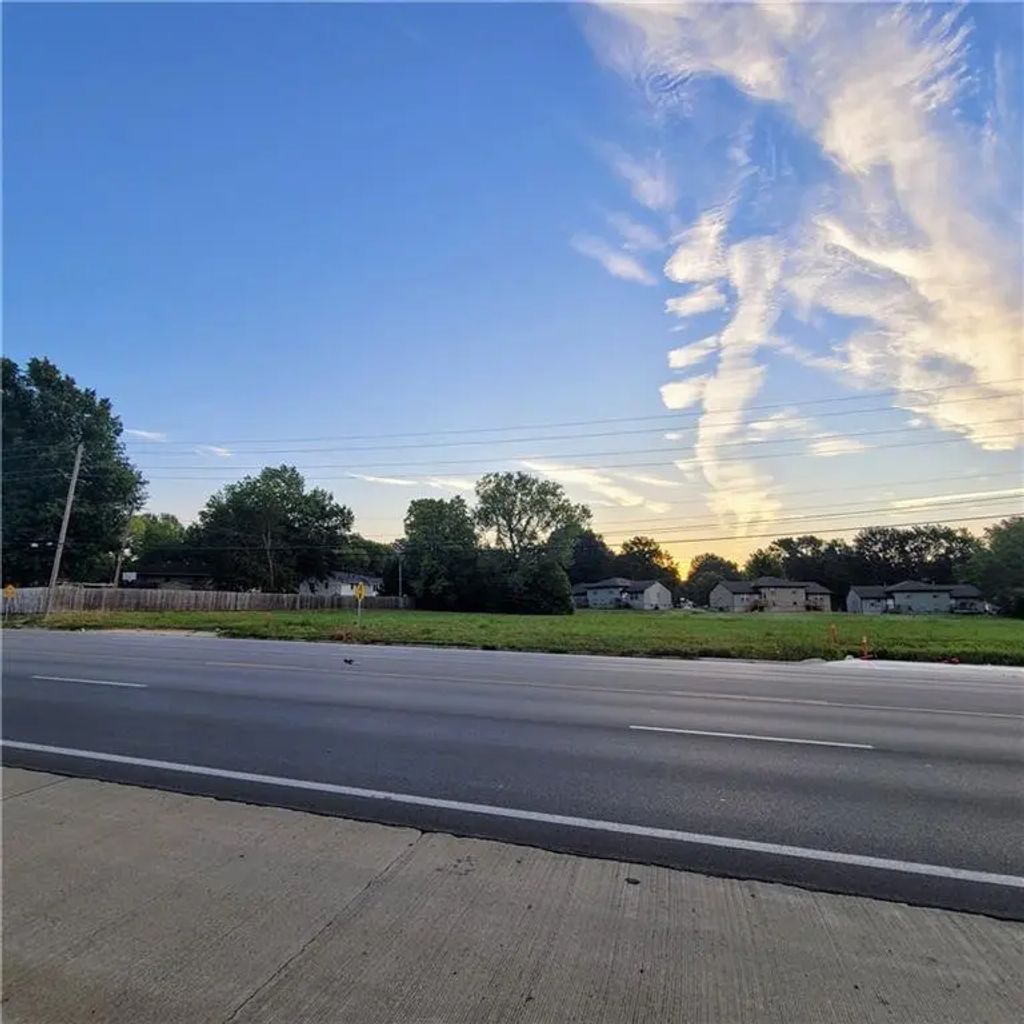 2168 Nw 7 Highway, Blue Springs
