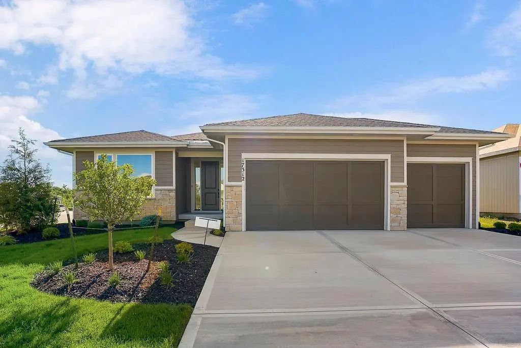 17312 Oakshire Street, Overland Park