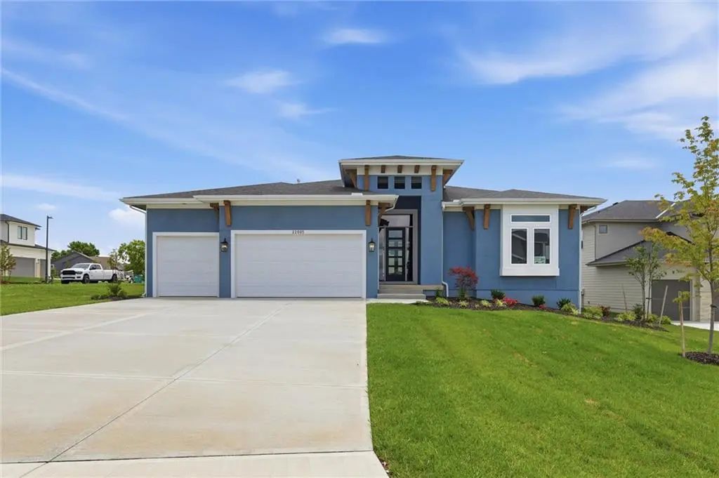 22005 W 99th Terrace, Lenexa