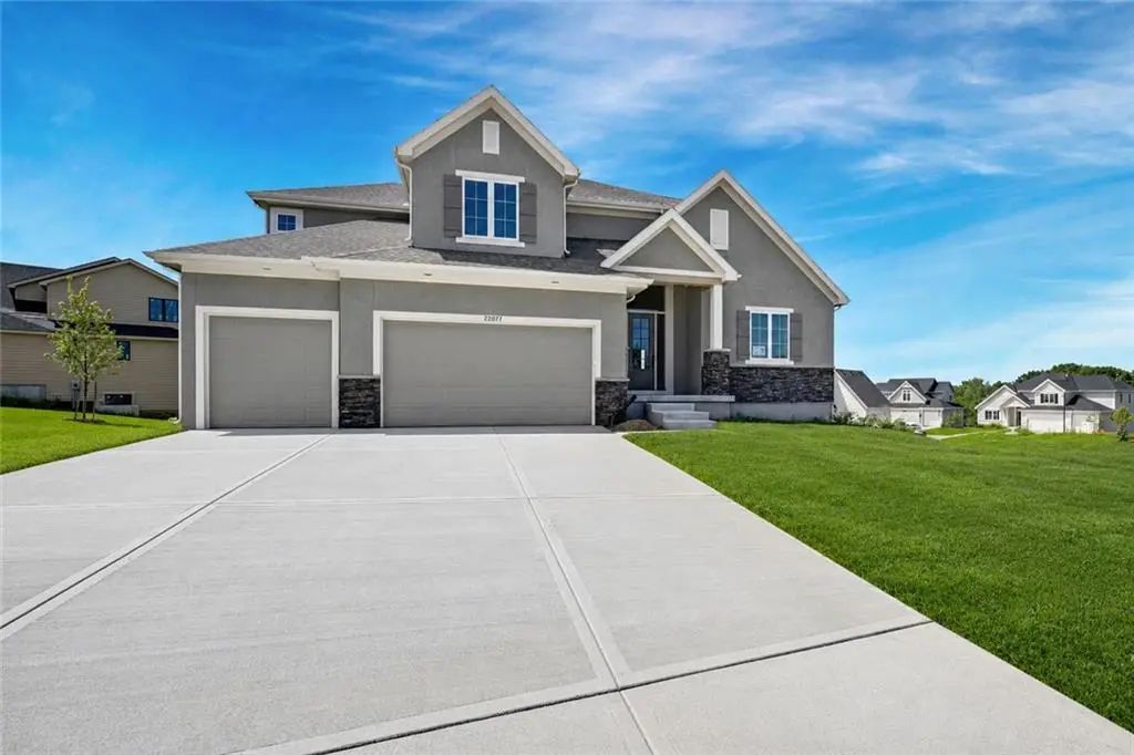 22077 W 99th Terrace, Lenexa