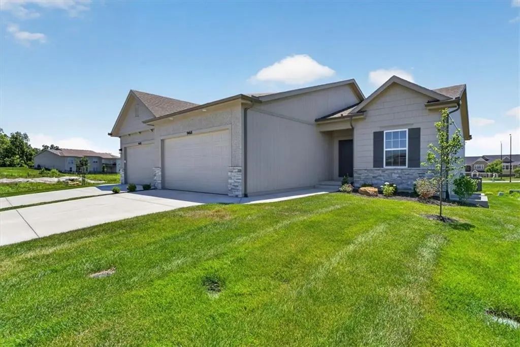 9468 Shady Bend Road, Lenexa